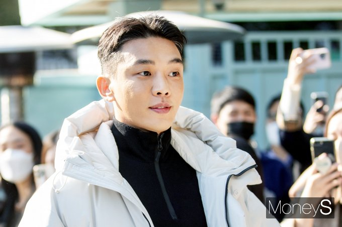 배우 유아인(본명 엄홍식)이 수면마취제인 프로포폴을 상습 투약한 혐의로 경찰 조사를 받았다. 사진은 지난해 10월 서울 성동구 성수동2가 네파 에어그램 팝업스토어 언익스펙티드 갤러리 오픈 기념 포토콜 행사에 참석한 배우 유아인. /사진=임한별 기자