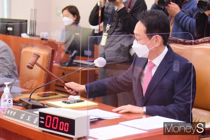 헌재로 가는 이상민… 국회, 오전 10시 '탄핵 소추의결서' 제출