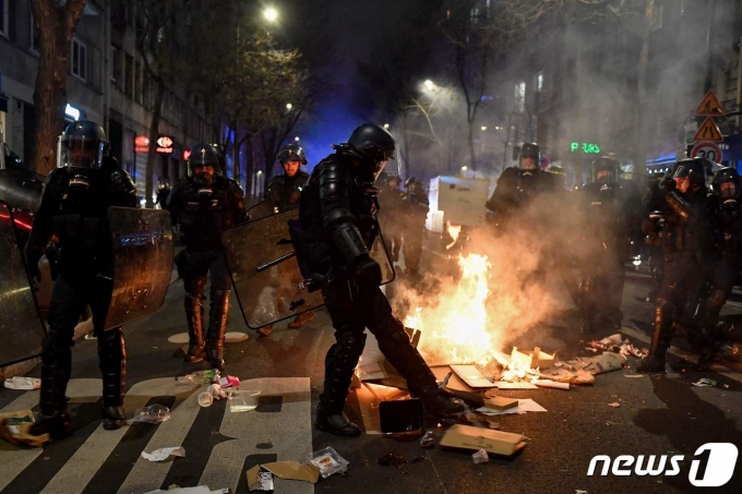 18(ð)  ĸ ùε  ũ  ȸ ǥ  ݰ  ó   ϸ  ⿡   ĸ  ̸ ȭϰ ִ. 2023.03.18.  AFP=1  News1 輺 