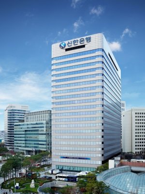 신한은행, 부동산PF 유동성 지원에 5500억원… KB금융 이어 두번째