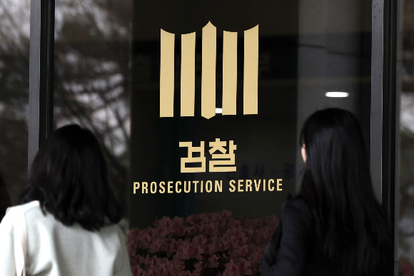 검찰, 한국노총 건설노조 간부 2명 구속 기소