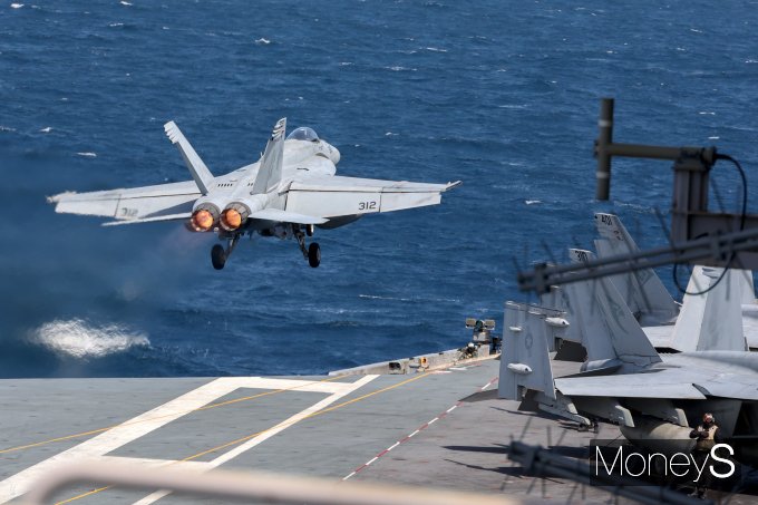 [ӴS] 'F-18 ȣ' 