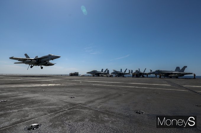 [ӴS] ϴ 'F-18 ȣ'
