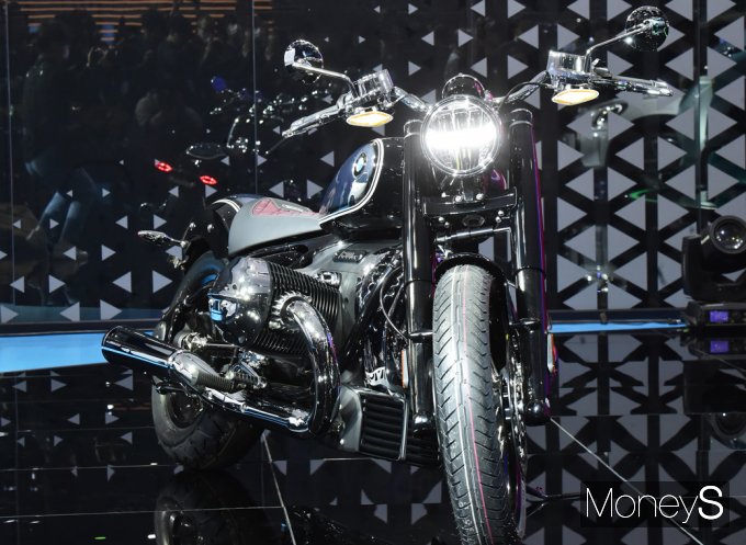 [ӴS] BMWڸ, 100ֳ  R18 