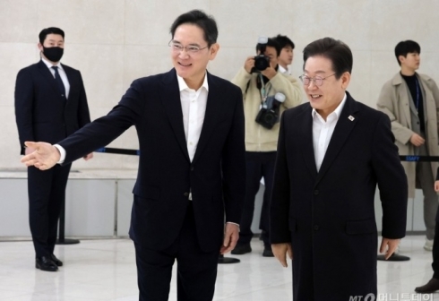 이재용 만난 이재명 "삼성이 잘돼야"…52시간·상법 논의는 없었다