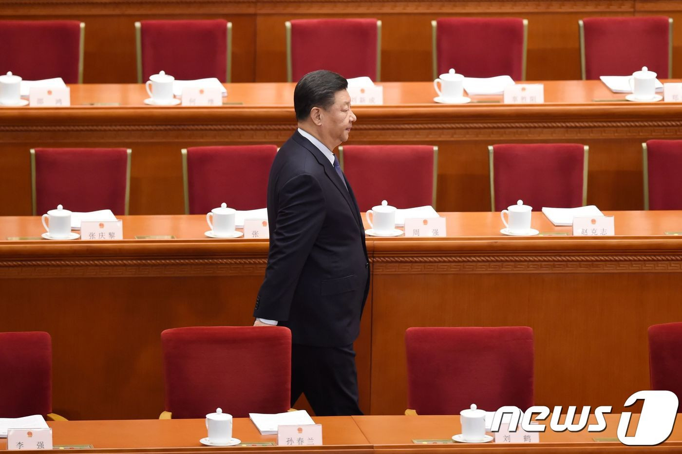 (베이징 AFP=뉴스1) 우동명 기자 = 시진핑 중국 국가주석이 5일(현지시간) 베이징 인민대회당에서 열린 전국인민대표대회 개막식에 도착하고 있다.  ? AFP=뉴스1  