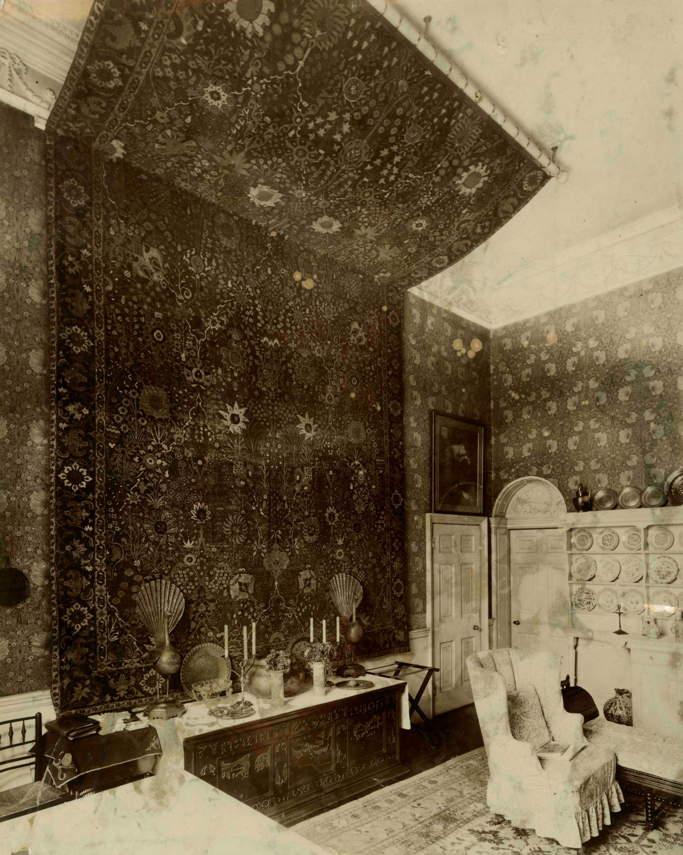 Dining room at Kelmscott House, Hammersmith, photographed by Emery Walker, 1896 © William Morris Gallery, London Borough of Waltham Forest