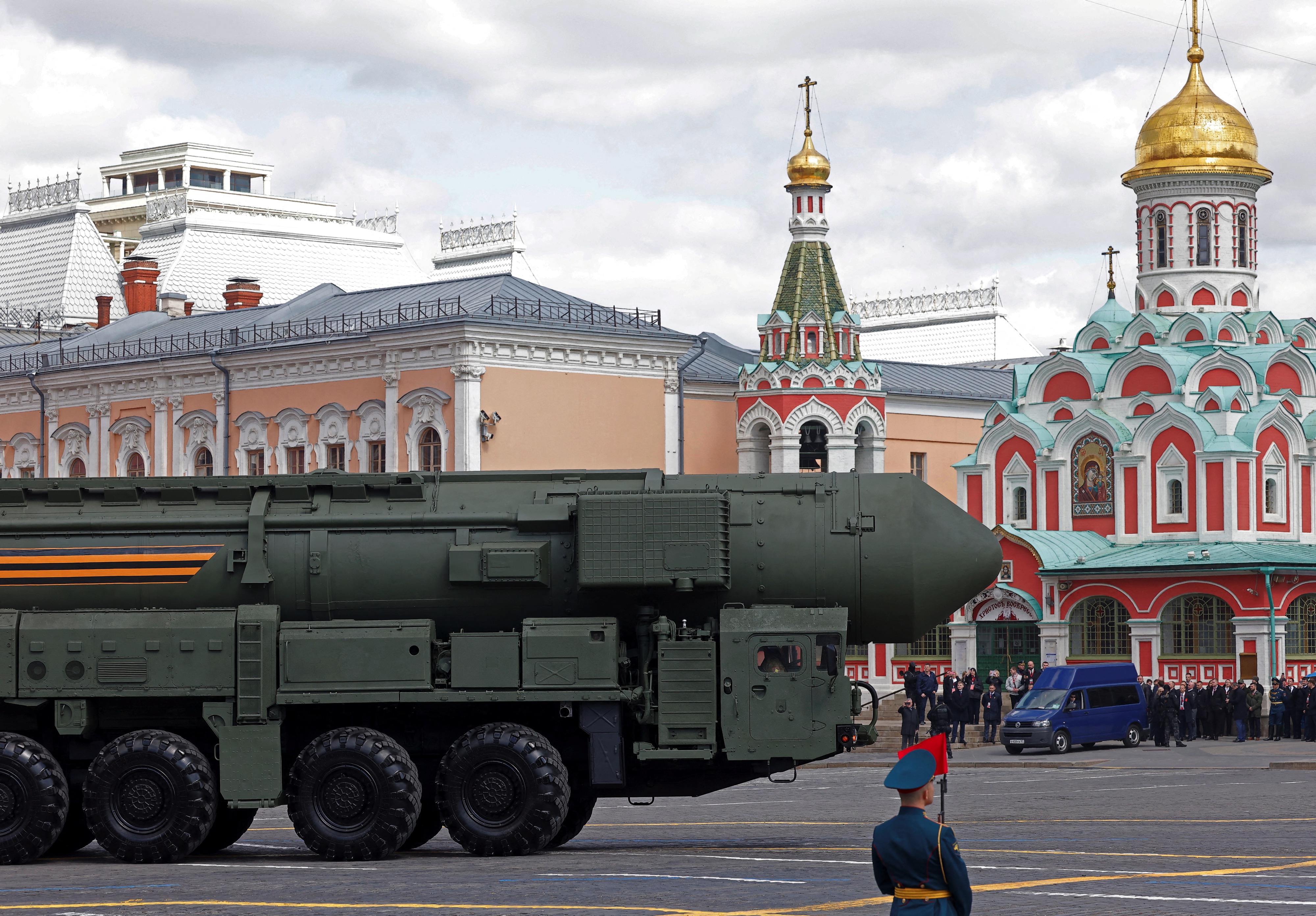 2025년 5월 9일, 러시아 모스크바 붉은 광장에서 제2차 세계대전 중 나치 독일에 대한 승전 80주년을 기념하는 전승절 군사 퍼레이드 동안 러시아의 야르스 대륙간 탄도미사일(ICBM) 시스템 부대가 주행하고 있다. /사진=로이터/뉴스1