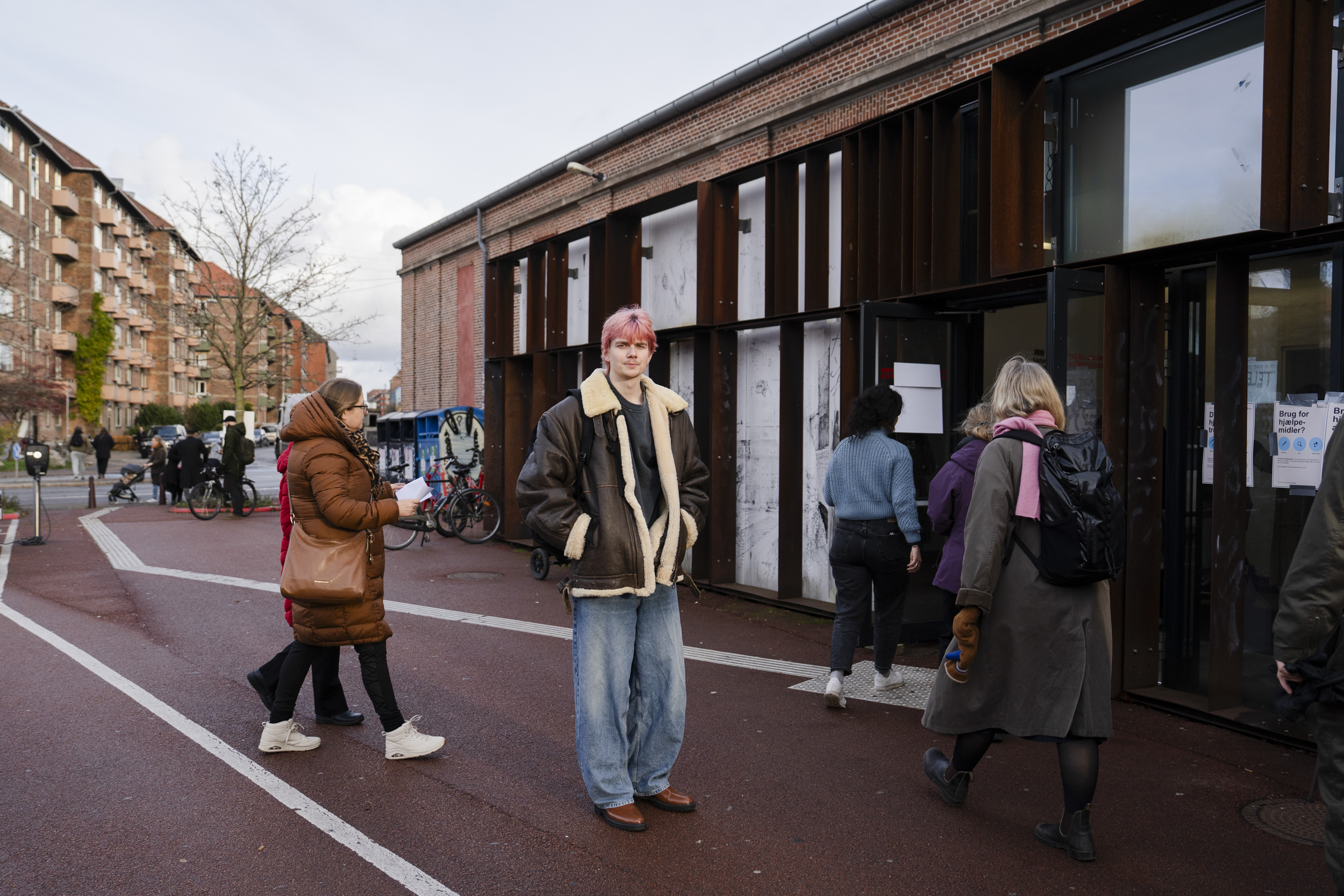 덴마크 코펜하겐에 거주하는 프레데리크 유스트는 메테 프레데릭센 총리의 외국인 관련 틱톡 영상을 보고 "나에게는 인종차별적으로 들렸다"고 말했다.