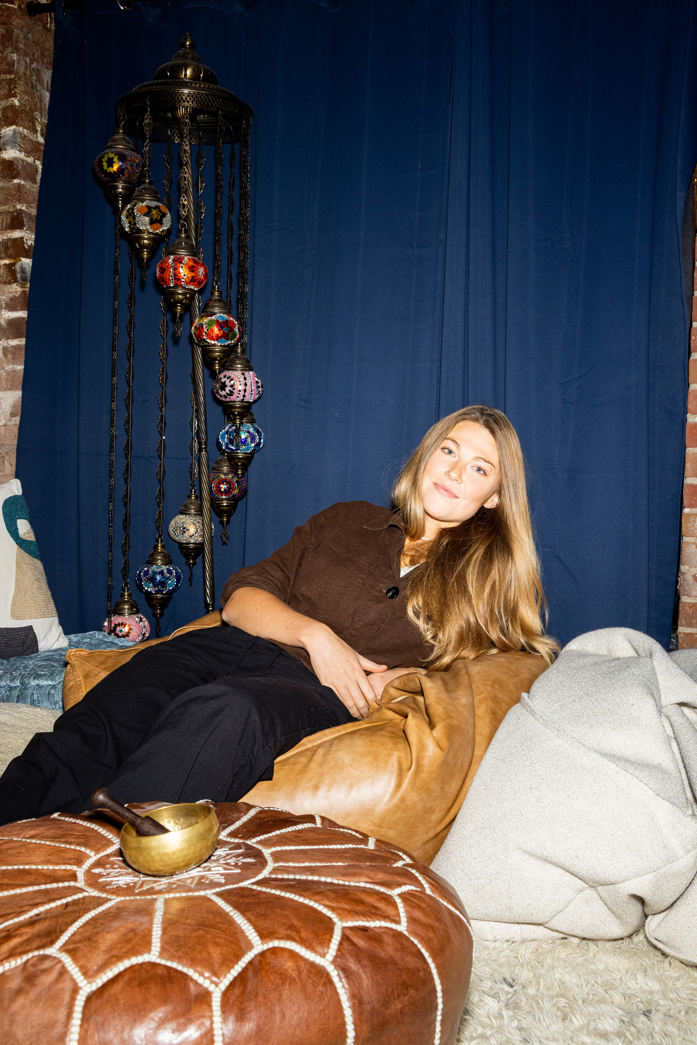 마인드 코치이자 영매인 조지나 도로테아는 사람들이 자신의 직관보다 인공지능(AI)에 의존하는 현상이 우려스럽다. /사진=Jason Henry/The New York Times