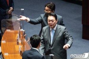 권성동 "尹 대통령 '파란 넥타이'는 협치 의지"