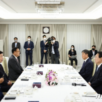 尹대통령, 국회의장단 만나 협치 시동…"민생 위해 함께 뛰자"