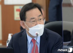 혼돈의 與 비대위 이끌 새 선장 주호영…'경륜' '옅은 계파색' 강점