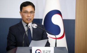 美 '대북 제재 면제설'에 "가설"…韓 "큰 방향 협의 마쳤다"