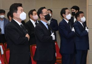 우상호,  DJ 13주기 추도식 "초라한 민주당 부끄러워"