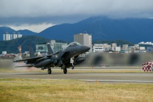 韓美, 北 도발 대응 폭격 훈련…F-15K, 직격탄 2발 투하