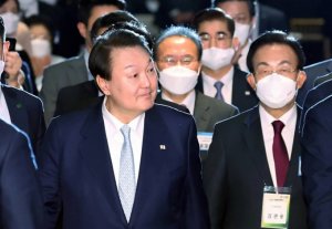 尹대통령, 6년만 민주평통 해외 지역회의 개최 "北 비핵화 유도"
