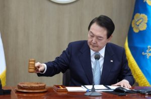 [단독]尹대통령, 8일 국무회의 소집 '석유화학·철강' 업무개시명령