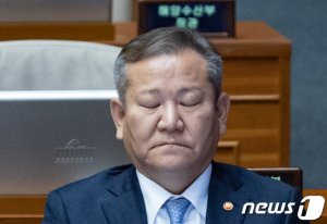 '헌정 사상 첫' 장관 탄핵소추안 가결···이상민 장관 직무정지