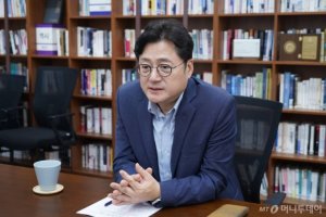 민주당 원내대표에 '서울 3선' 홍익표…'친명' 지도부 완성