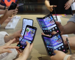 [단독]삼성 '5G 저가형 자급제폰' 국내 0·인도 5종 판매…역차별 논란