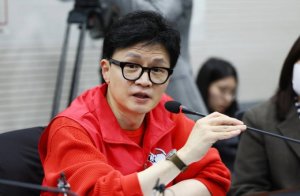 한동훈의 '시스템 공천', 감동 부족?…이재명 민주당은 '공천파동'
