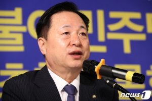 김두관 "벚꽃 피면 김포가 서울되나"...이상민 "검토 안 끝나"