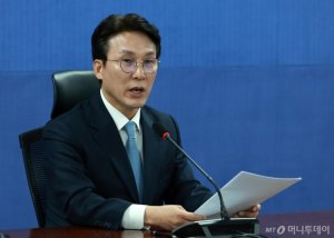 민주당, 국정원 선거개입 감시팀 신설···"초준법선거 당부"