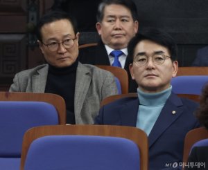 민주당 공관위, 친문 홍영표·이장섭 지역구 '전략 경선' 지정