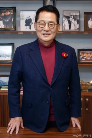 [인터뷰] 박지원 "단결해야 총선 이겨···조국과도 같이 가야"