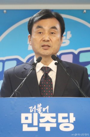 민주당, '친문 좌장' 홍영표 컷오프···안민석·기동민도 '공천배제'