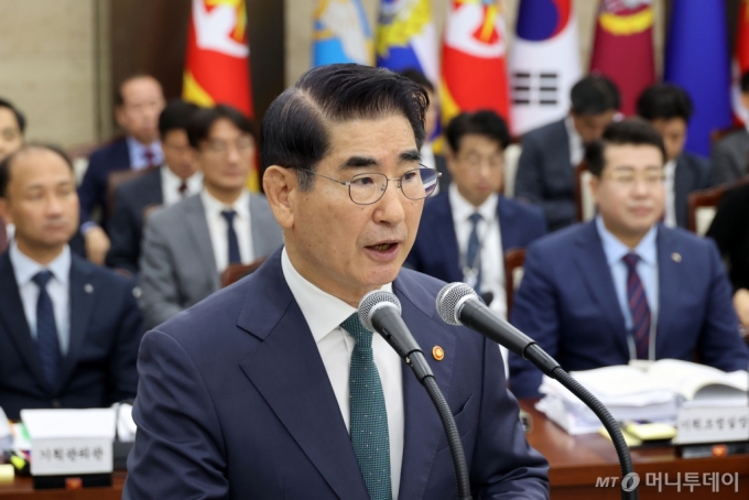 "군복 입었다고 할 말 못하면 병X"…김용현 장관, 방첩사령관 옹호