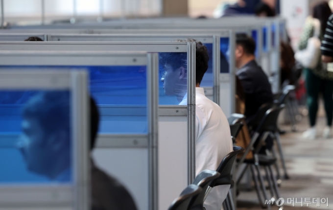 [단독]임금체불 업체가 임금체불 상담...고용부, 계약 없이 '불법' 위탁