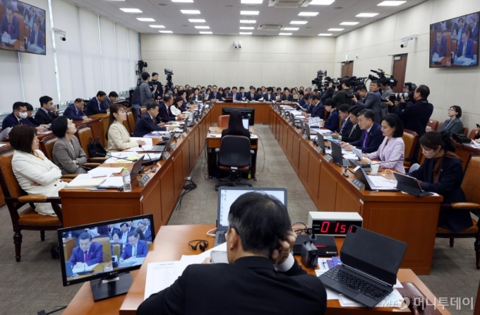 "김건희 여사 관심 사업"...복지위, '마음투자' 예산 74억원 삭감