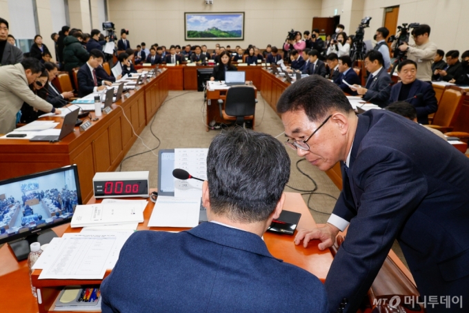 국회는 왜 쿠팡과 함께 '대유위니아'를 청문회에 불렀나