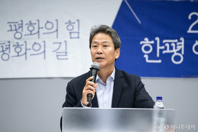 임종석 "민주주의 무너지기 쉬워…회복하는 새해가 되길"