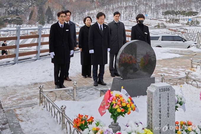 이재명 "더 이상 군이 정치에 동원 안되도록 좋은 나라 만들 것"