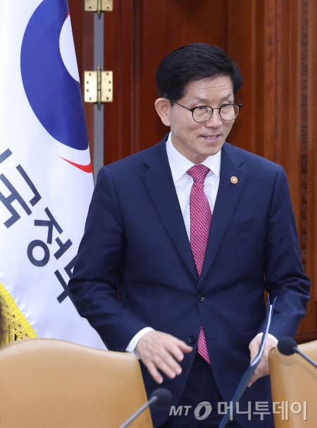 대통령실 "주 52시간 예외 조항 포함 '반도체 특별법' 조속 통과돼야"