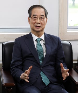강해진 한덕수 "유죄 파기환송에도 대선 출마?" 이재명 공세 본격화
