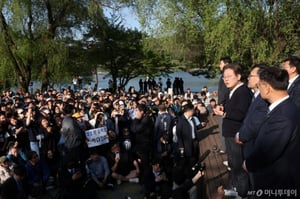 [속보]이재명 "내란 세력, 다시 나라 책임지겠다? 성공 하지 못할 것"