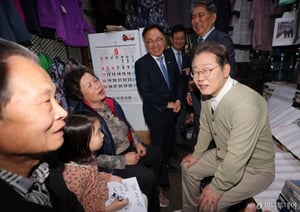 "빨갱이 누명 벗어"…보도연맹 피해가족 만난 이재명이 건넨 위로는?