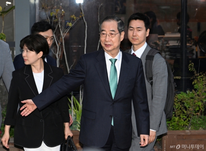 한덕수 측 "사주 보면 무속에 빠져? 오늘의 운세 실으면 무속지냐?"