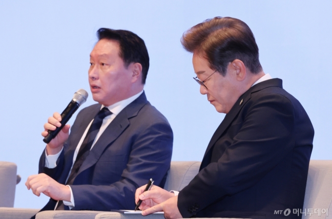 최태원 "지금 방식은 안 돼"…이재명 "회장님 생각, 어쩜 저랑 똑같아"