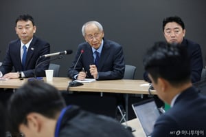 [속보]윤여준 "이재명, 시대 요구하는 자질·능력 갖춘 인물"