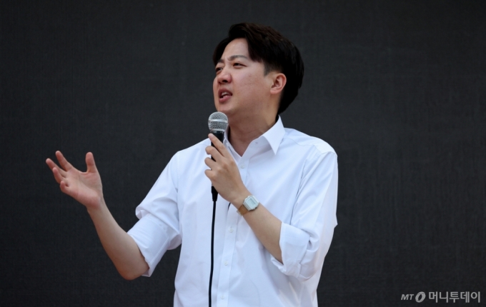 TK찾은 이준석 "양당 야합 연금개혁은뒤통수…젊은세대에 부담 넘겨"