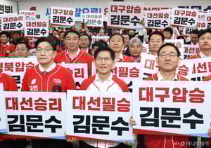 김문수, 보수텃밭 단속하는 동안...홍준표·한동훈·YS차남까지 '균열'