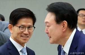 일주일 핑퐁게임 끝 '尹 자진 탈당' 마무리…김문수, 반등할까?