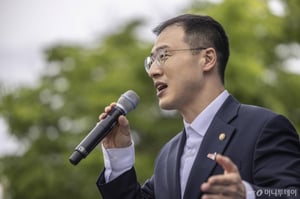 김상욱, 민주당 입당…"국민 받드는 정치하겠다"