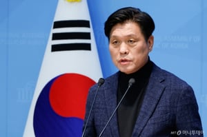 민주당, '부정선거' 영화 본 윤석열에 "망상으로 민주주의 유린"