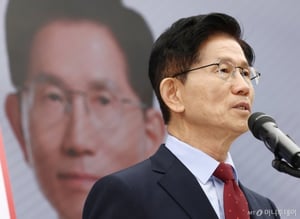 '주한미군 감축설'에 김문수 "이재명, 한미동맹 확고한 입장 밝혀라"